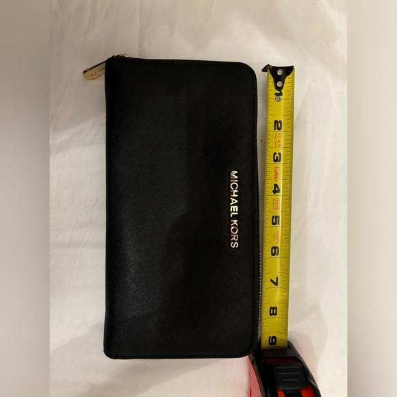 Large black Michael Kors travel wallet - Picture 1 of 4